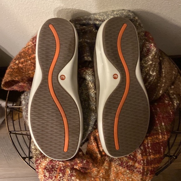 Clark’s leather loop loafer. - Picture 5 of 5